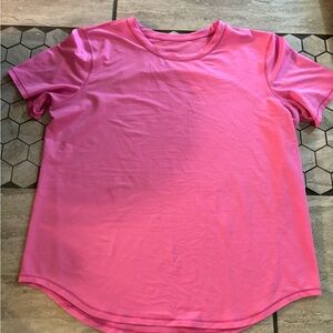 Women’s Lulu Lemmon shirt.